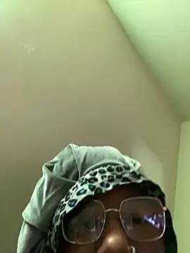 Snapshot of DamnBubbles chatting on February 28, 2026, 3:39 am DamnBubbles online show from February 28, 2026, 3:39 am