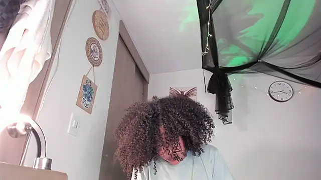 Snapshot of bronwgirl69 chatting on October 9, 2025, 10:10 pm bronwgirl69 online show from October 9, 2025, 10:10 pm