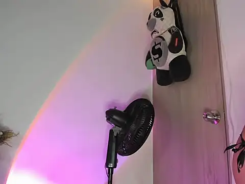 Snapshot of bronwgirl69 chatting on November 30, 2025, 3:18 am bronwgirl69 online show from November 30, 2025, 3:18 am