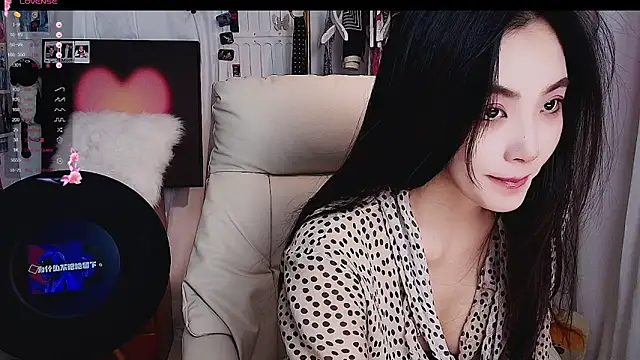 xiaotiantian-76 online show from December 1, 2025, 1:50 am