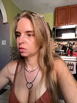 thigh hi online show from September 24, 2025, 3:18 pm