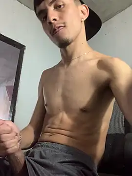 gabrielzinnnn085 online show from July 9, 2026, 8:19 pm