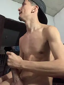 gabrielzinnnn085 online show from July 13, 2026, 9:47 pm