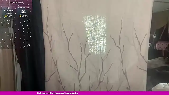 mamifresita online show from April 12, 2026, 5:49 pm