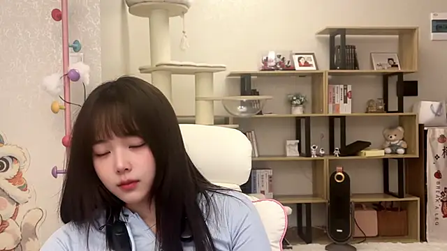 Chenjing0 online show from November 3, 2025, 3:01 am