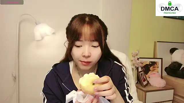 Chenjing0 online show from February 16, 2025, 4:42 am