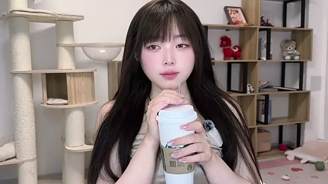 Chenjing0 online show from May 12, 2026, 12:11 pm