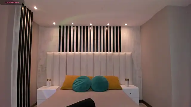 Snapshot of NiaSalvatore chatting on March 14, 2025, 1:37 am NiaSalvatore online show from March 14, 2025, 1:37 am