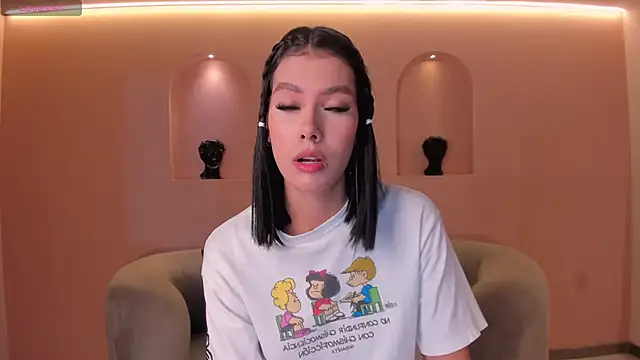 Snapshot of NiaSalvatore chatting on September 24, 2025, 6:25 pm NiaSalvatore online show from September 24, 2025, 6:25 pm