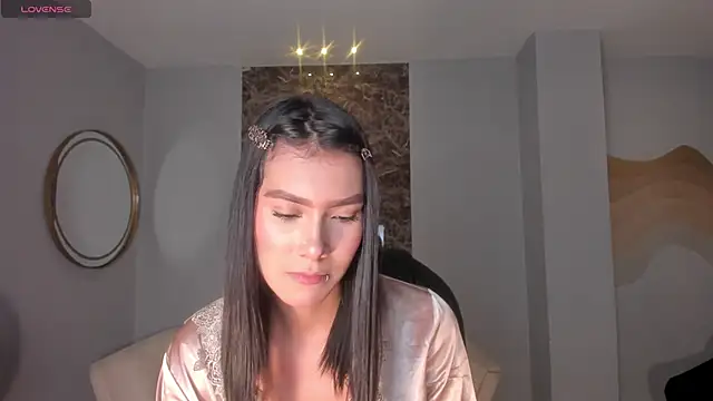 NiaSalvatore online show from February 14, 2026, 3:40 am