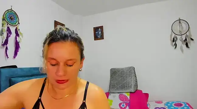 sofi saliva2511 online show from March 6, 2025, 6:16 pm