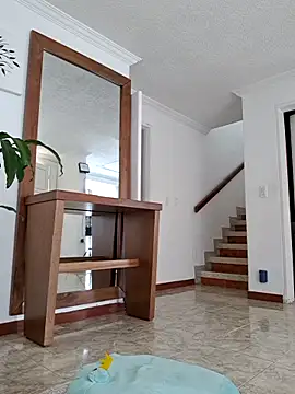 karina warthon online show from October 16, 2025, 5:32 pm