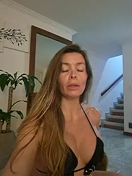 karina warthon online show from December 13, 2025, 8:04 pm