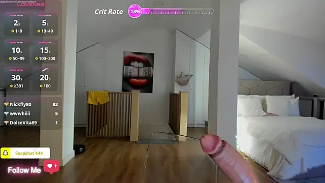 Yourhotqueeen online show from April 21, 2026, 1:42 am