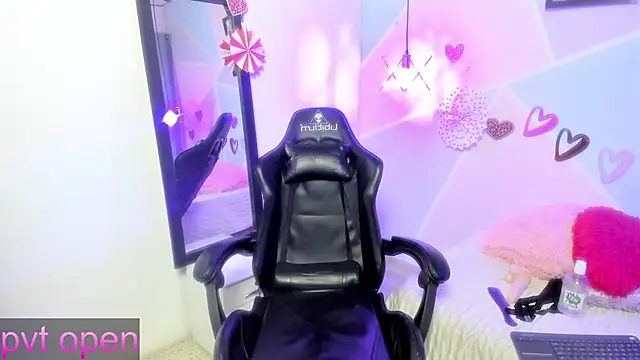 Snapshot of katy_handerson chatting on March 5, 2025, 10:32 pm katy handerson online show from March 5, 2025, 10:32 pm