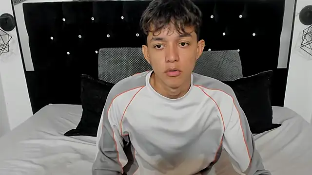 jisuscat online show from December 3, 2025, 6:14 am