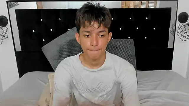 jisuscat online show from November 17, 2025, 8:46 pm