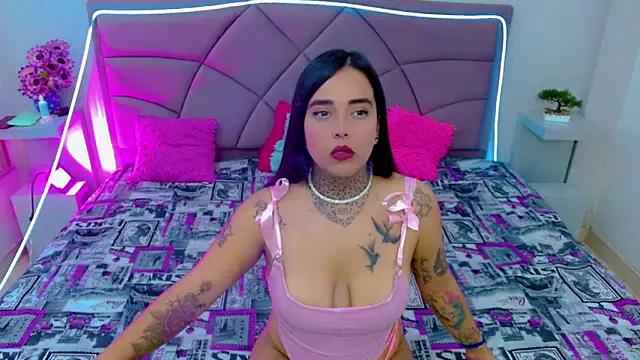 Carolaine01 online show from September 11, 2025, 3:23 pm