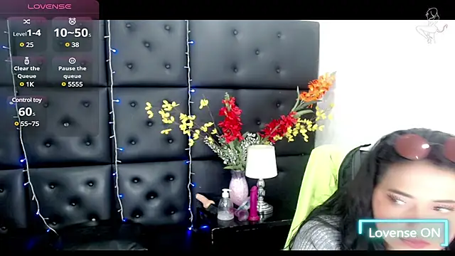 Carolaine01 online show from March 18, 2025, 10:04 pm