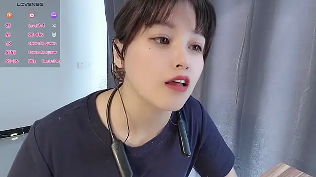 Lucky-xiuxiu online show from October 25, 2025, 2:11 am