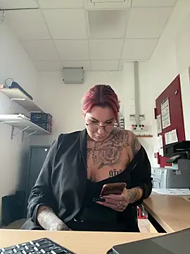 Mia-Fuchs online show from February 12, 2025, 8:27 am