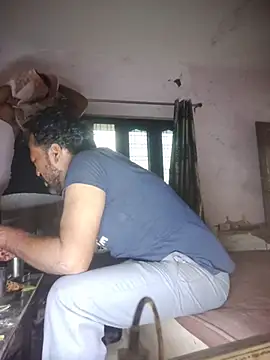 MAGNETICDADDY8 online show from September 18, 2025, 12:52 pm