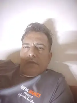 MAGNETICDADDY8 online show from October 1, 2025, 7:40 pm