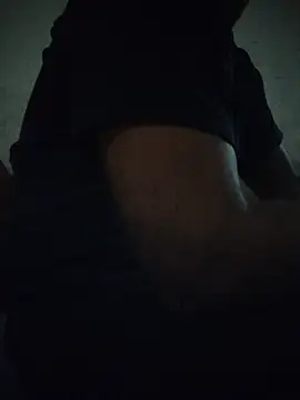 MAGNETICDADDY8 online show from September 16, 2025, 8:32 pm