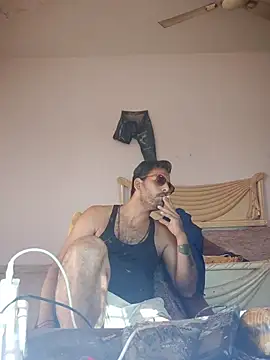 MAGNETICDADDY8 online show from November 3, 2025, 8:07 am