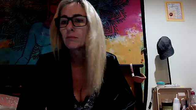 RoxytheBluepill online show from January 11, 2025, 4:57 pm