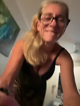 RoxytheBluepill online show from January 12, 2025, 4:08 pm