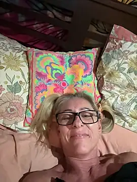 RoxytheBluepill online show from January 17, 2025, 1:56 pm