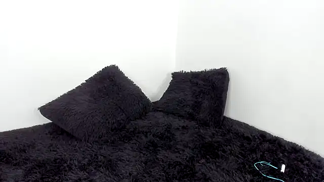 Snapshot of Laurensmith9 chatting on October 8, 2025, 12:39 pm Laurensmith9 online show from October 8, 2025, 12:39 pm