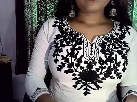 SIYA MAVI online show from November 15, 2025, 4:05 am