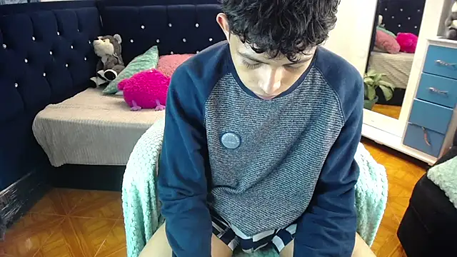 twinkmilk  online show from March 18, 2025, 9:21 pm