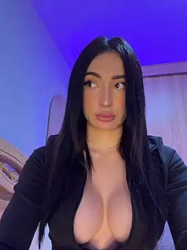 Snapshot of Maddy_Jones chatting on February 7, 2026, 1:02 am Maddy Jones online show from February 7, 2026, 1:02 am