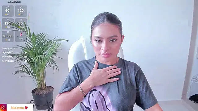 Snapshot of NiiaEvanss chatting on February 27, 2025, 7:15 pm NiiaEvanss online show from February 27, 2025, 7:15 pm