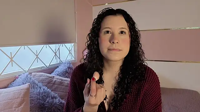 Charlotte  Miller online show from September 29, 2025, 11:38 am