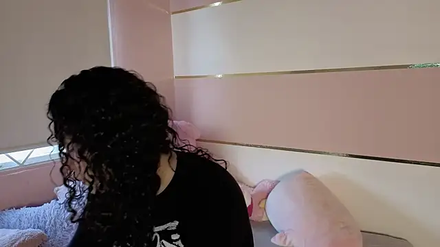 Charlotte  Miller online show from October 22, 2025, 11:42 am