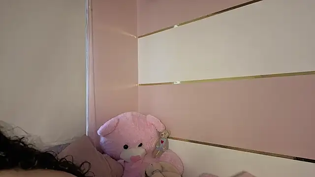 Charlotte  Miller online show from October 28, 2025, 11:42 am