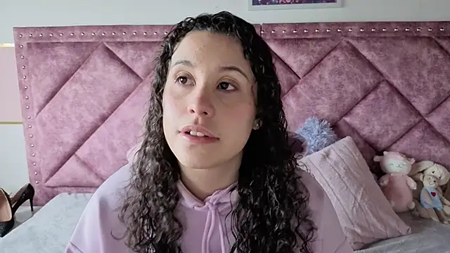 Charlotte  Miller online show from September 13, 2025, 11:21 am