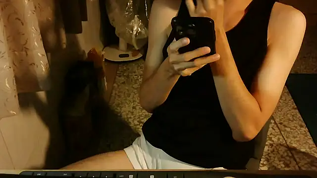 KYU890428 online show from October 25, 2025, 4:29 pm