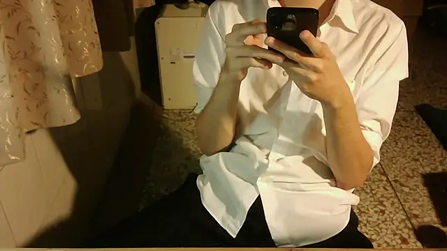 Snapshot of KYU890428 chatting on May 15, 2026, 5:44 pm KYU890428 online show from May 15, 2026, 5:44 pm