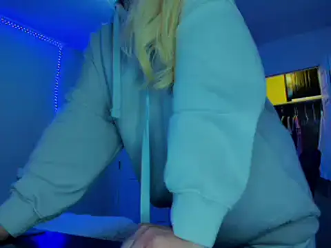 HappyIva online show from March 5, 2025, 2:36 am