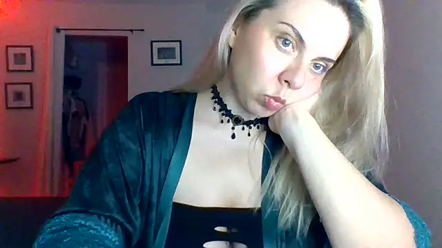 HappyIva online show from September 16, 2025, 4:24 am