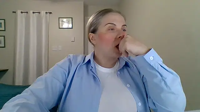 HappyIva online show from October 26, 2025, 10:43 pm