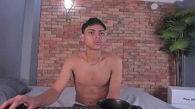 adam piarse01 online show from November 25, 2025, 7:41 am