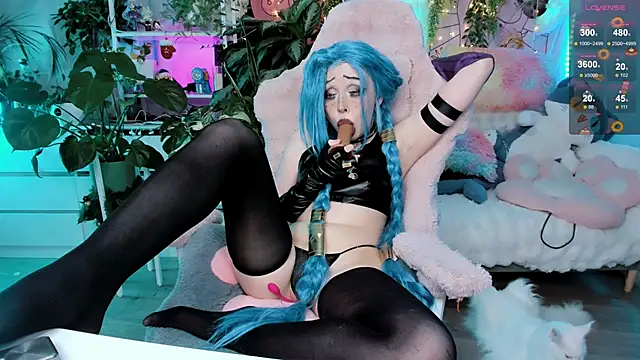 cutelittlepuff online show from February 3, 2025, 8:24 pm