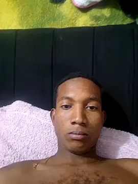 EmiroAndr3S online show from May 31, 2026, 4:29 am