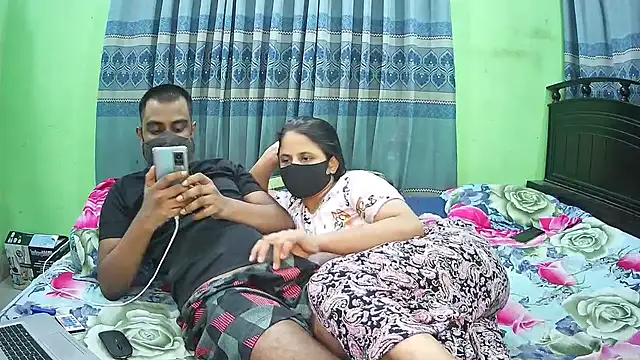 Hot Nila online show from September 18, 2025, 3:04 pm